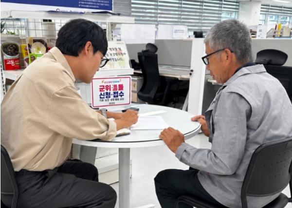 군위군, '군위 溫돌' 읍·면 통합돌봄 전담공무원 전면 배치 기사 이미지